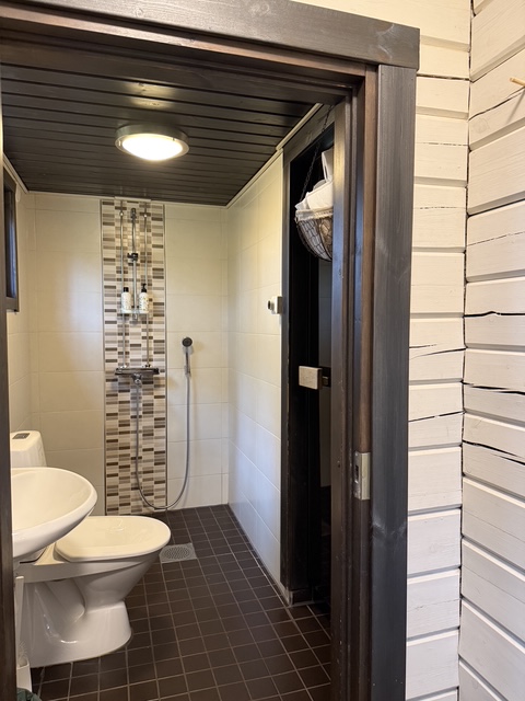 morva-rantamokki-kylpyhuone-suihku-wc